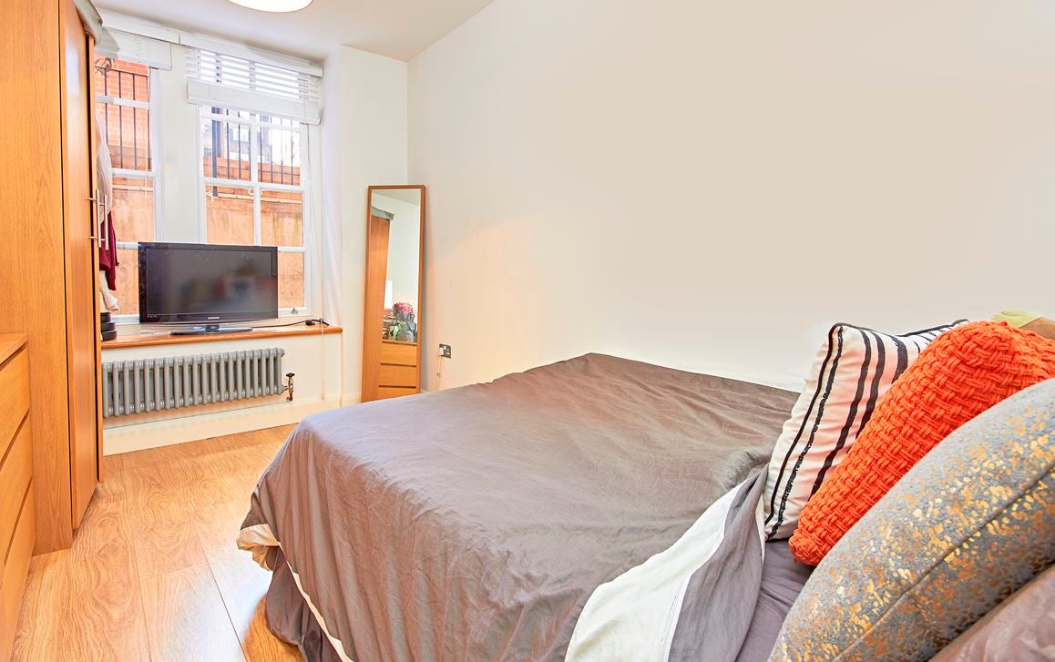Flat Smedley Street in Greater London