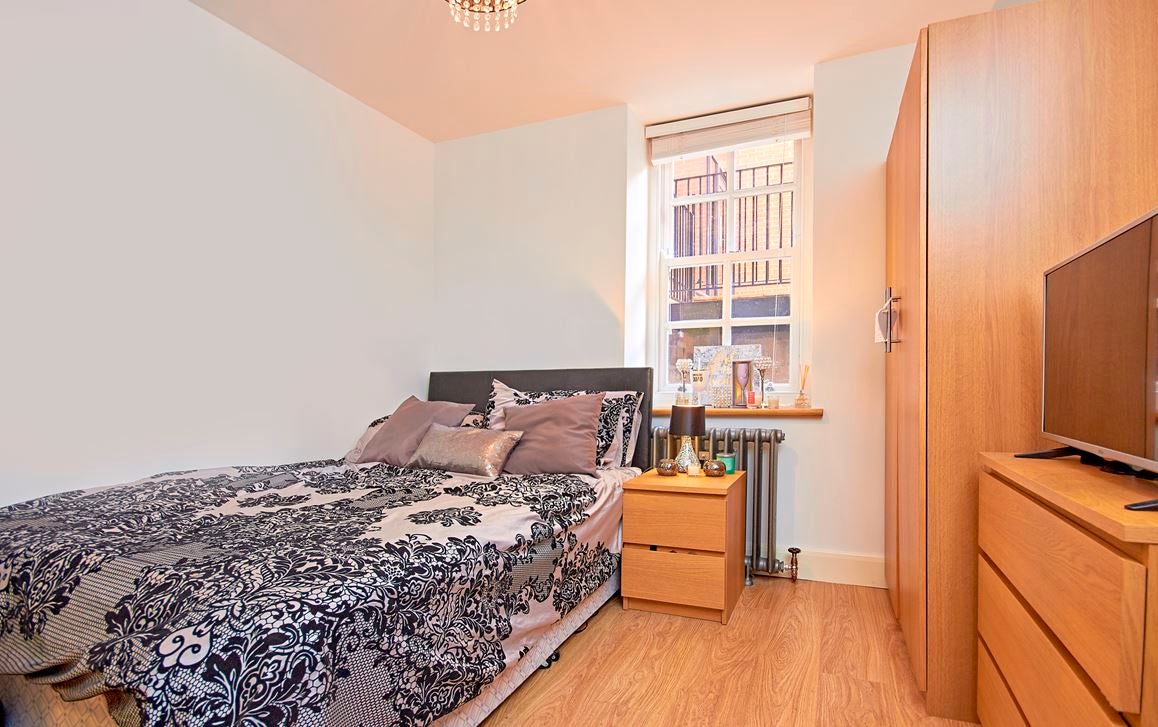 Flat Smedley Street in Greater London