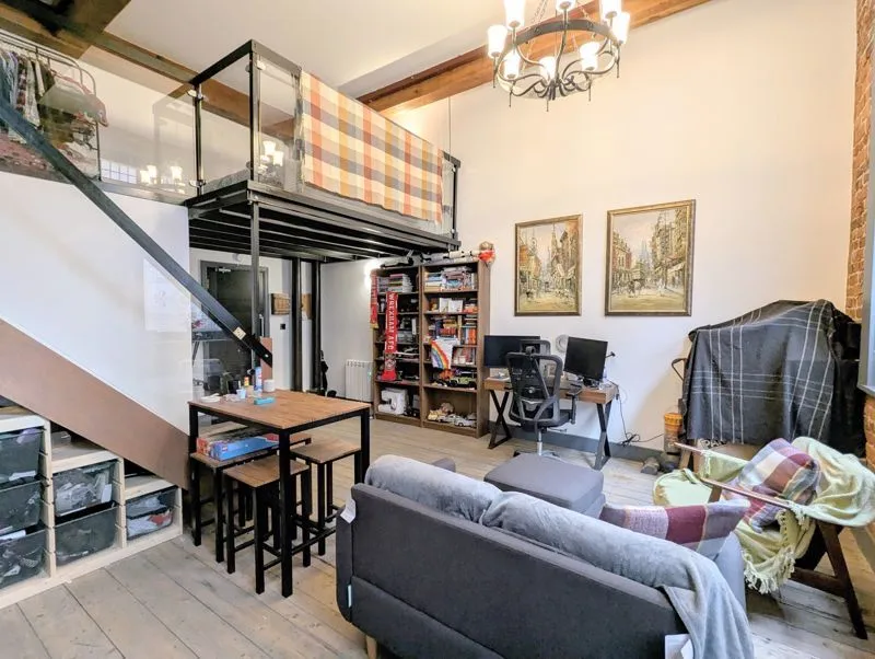 Flat Hendon Court in Euxton