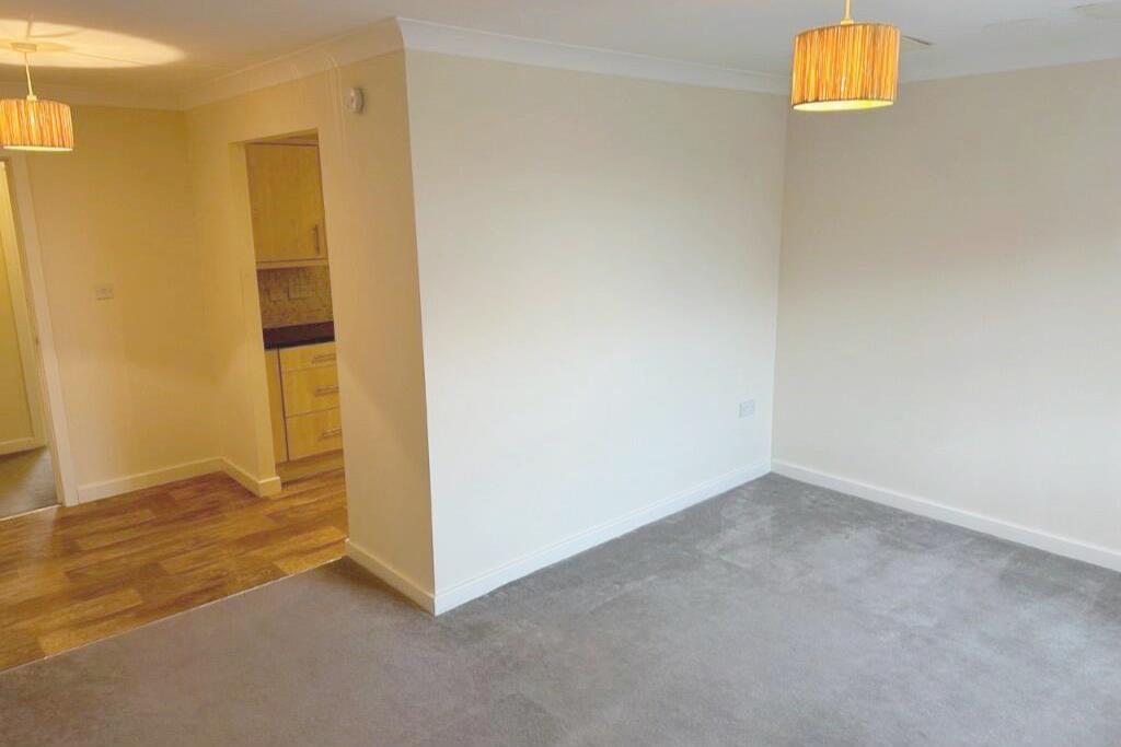Flat Regent Court in Durham