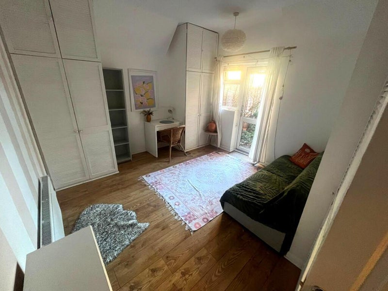 Room Elthorne Park Road in Greater London