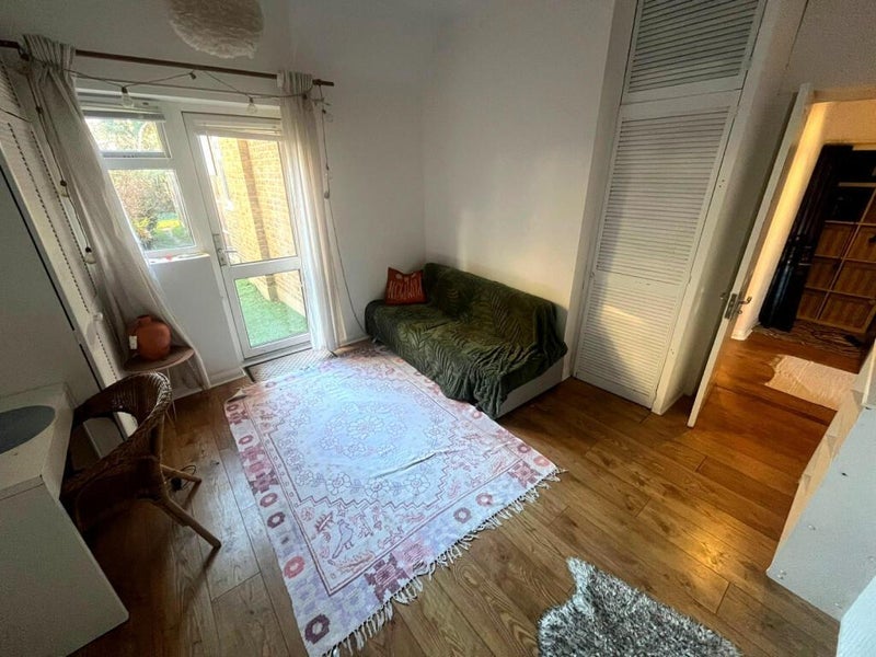 Room Elthorne Park Road in Greater London