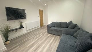 Room Terry Road in Coventry