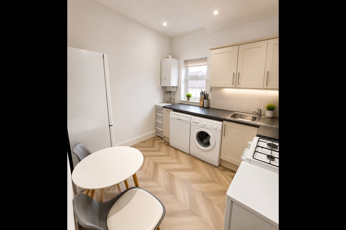 Room Leirum Street in Greater London