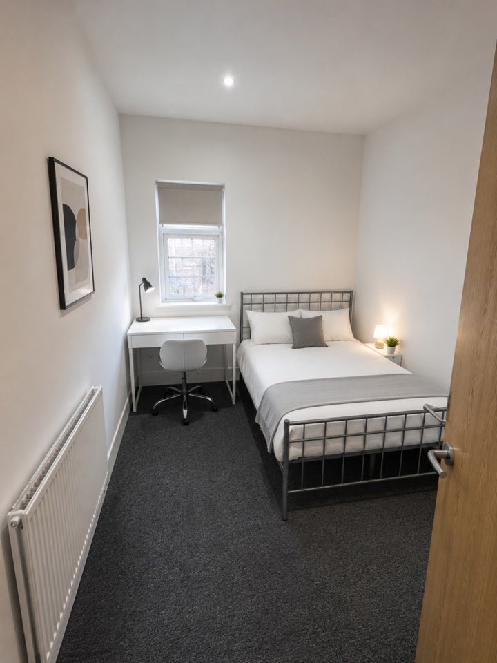 Room Leirum Street in Greater London
