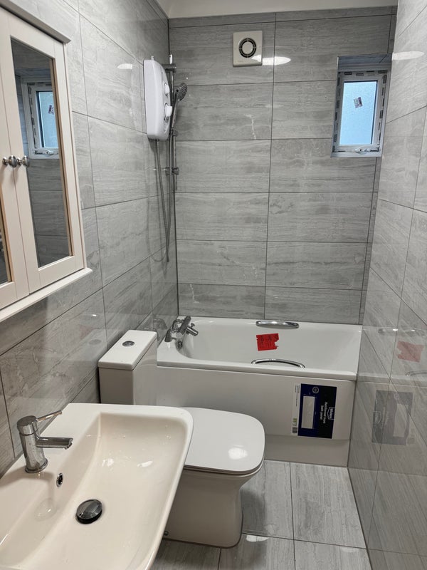 Room Fountain Road in Greater London
