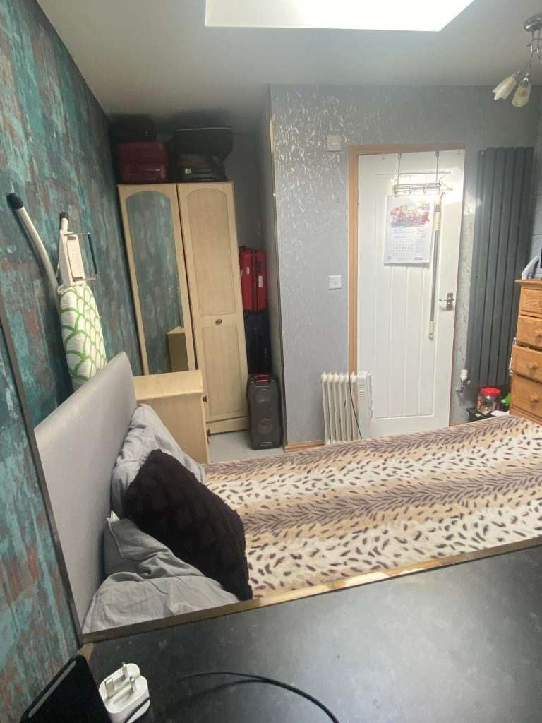 Flat Elmside in Greater London
