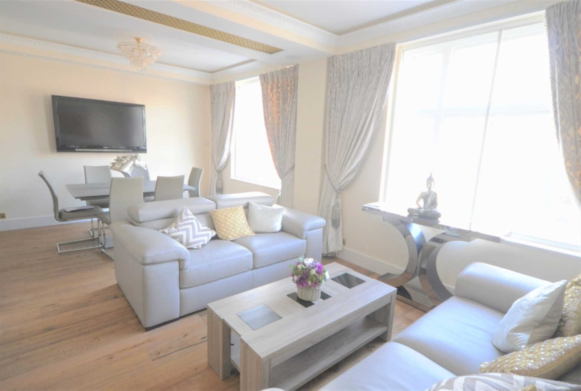 Flat Hertford Street in City of Westminster