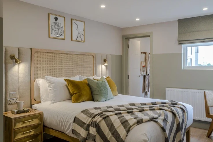 Flat Askew Road in Greater London