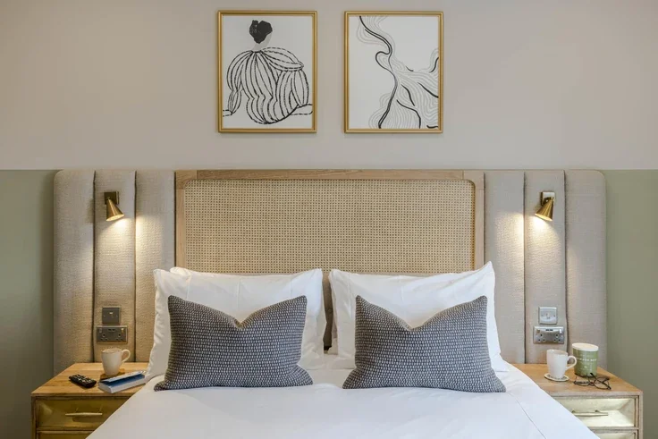 Flat Askew Road in Greater London