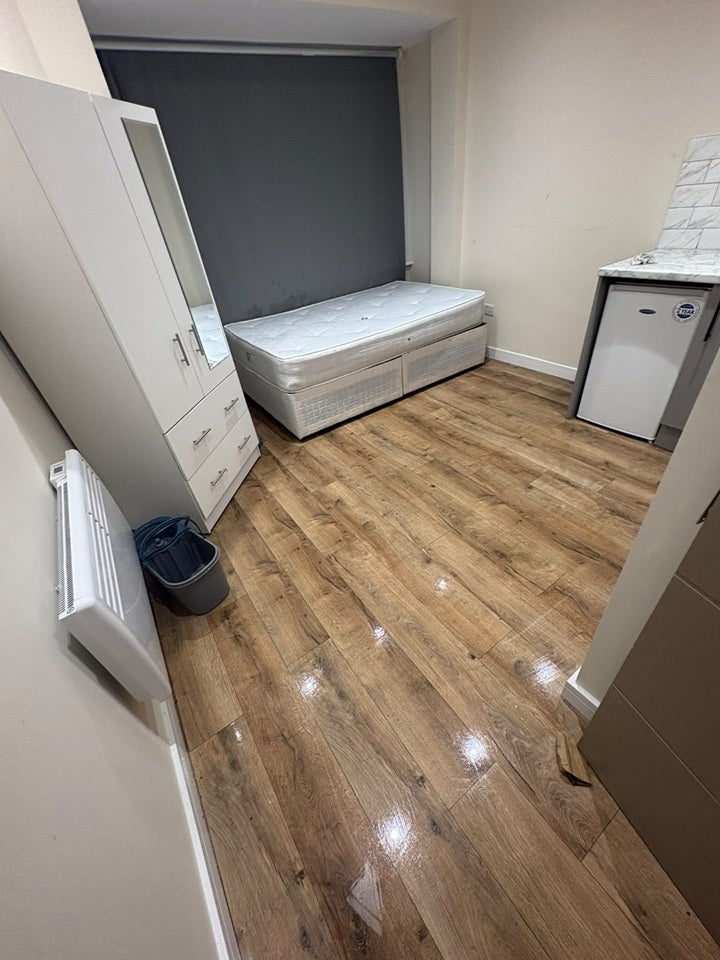 Flat Orchard Road in Borough of Spelthorne