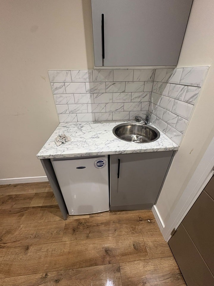 Flat Orchard Road in Borough of Spelthorne
