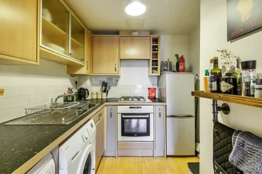 Flat Felbridge Close in Greater London