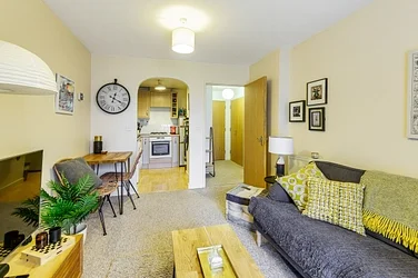Flat Felbridge Close in Greater London