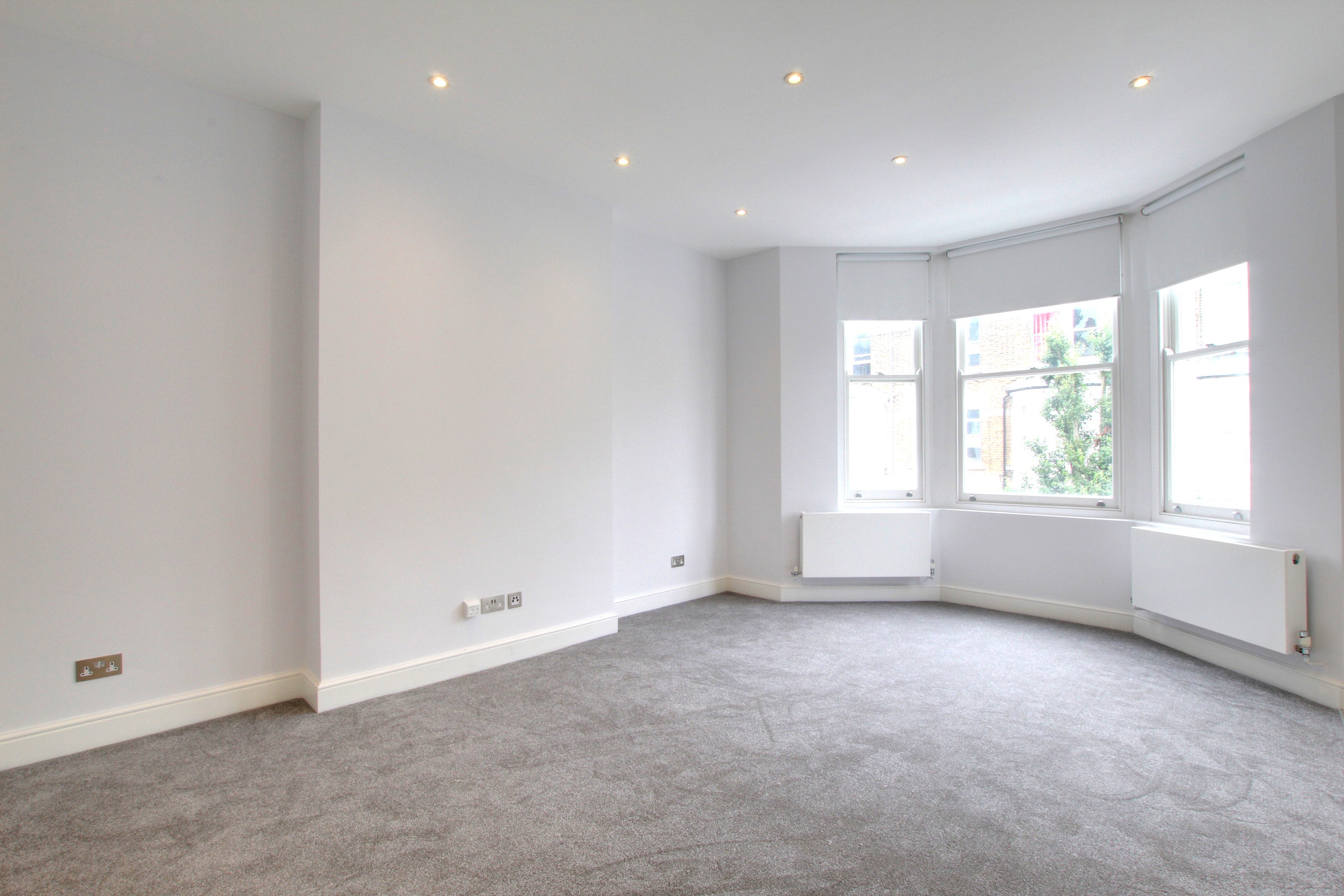 Flat Bolingbroke Road in Greater London