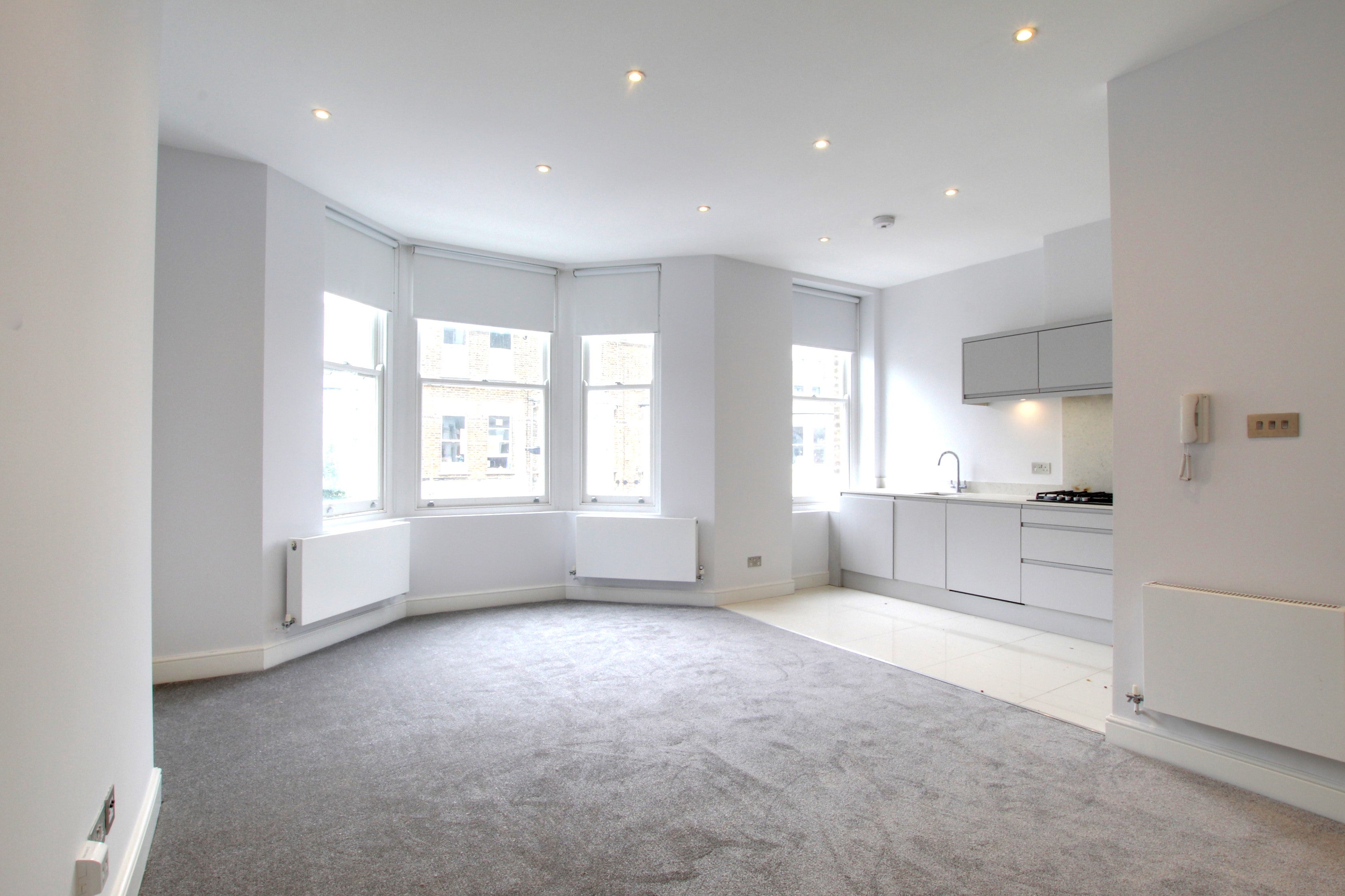 Flat Bolingbroke Road in Greater London