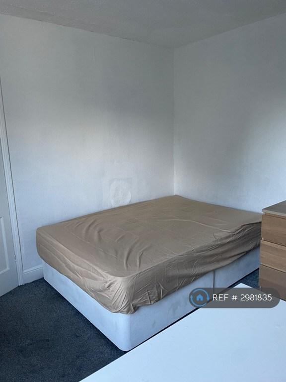 Room Gatacre Road in Ipswich