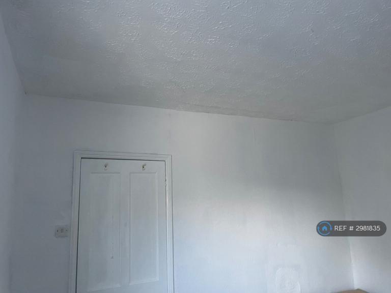 Room Gatacre Road in Ipswich