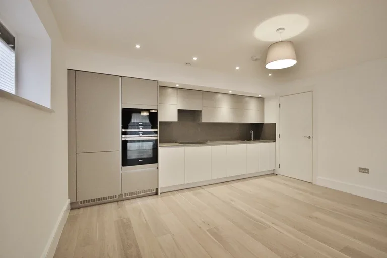 Flat Hammersmith Road in Greater London