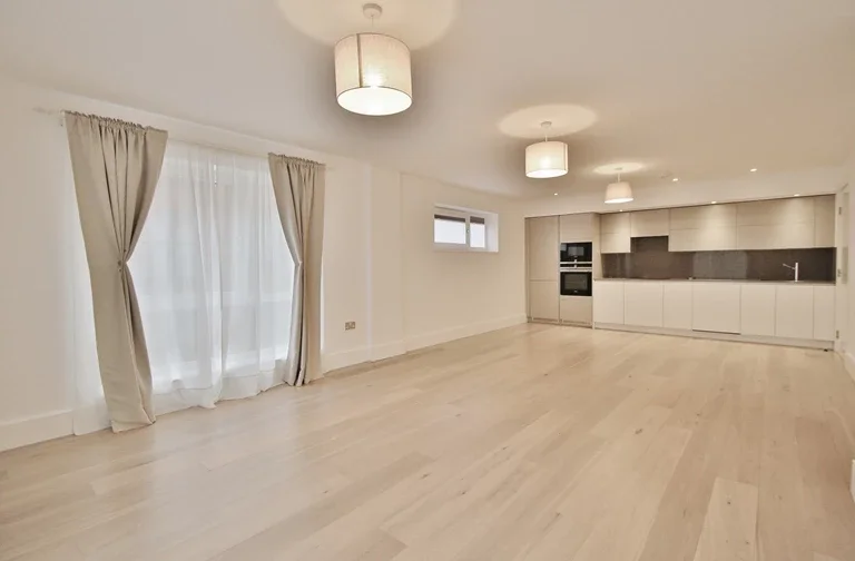 Flat Hammersmith Road in Greater London