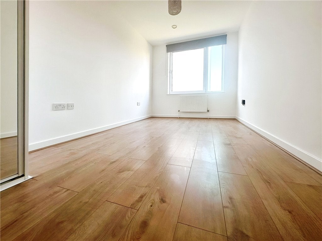 Flat Union Lane in Greater London