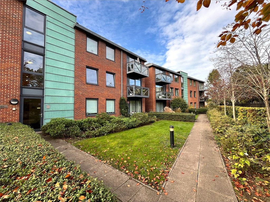 Flat Union Lane in Greater London