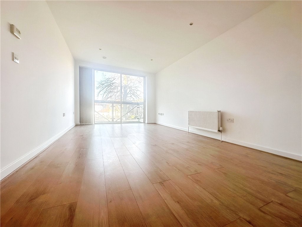 Flat Union Lane in Greater London