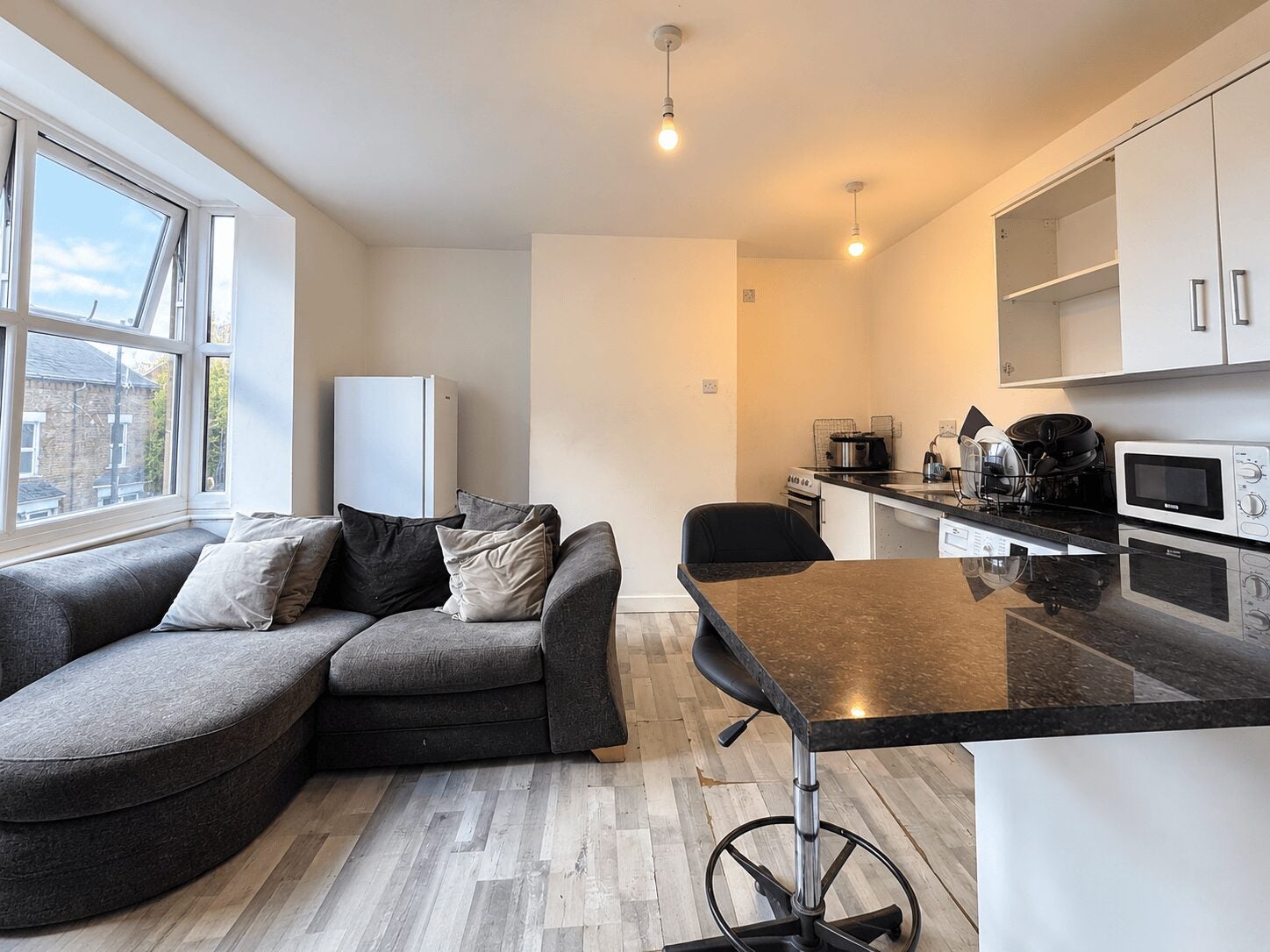 Flat Bellfield Road West in High Wycombe