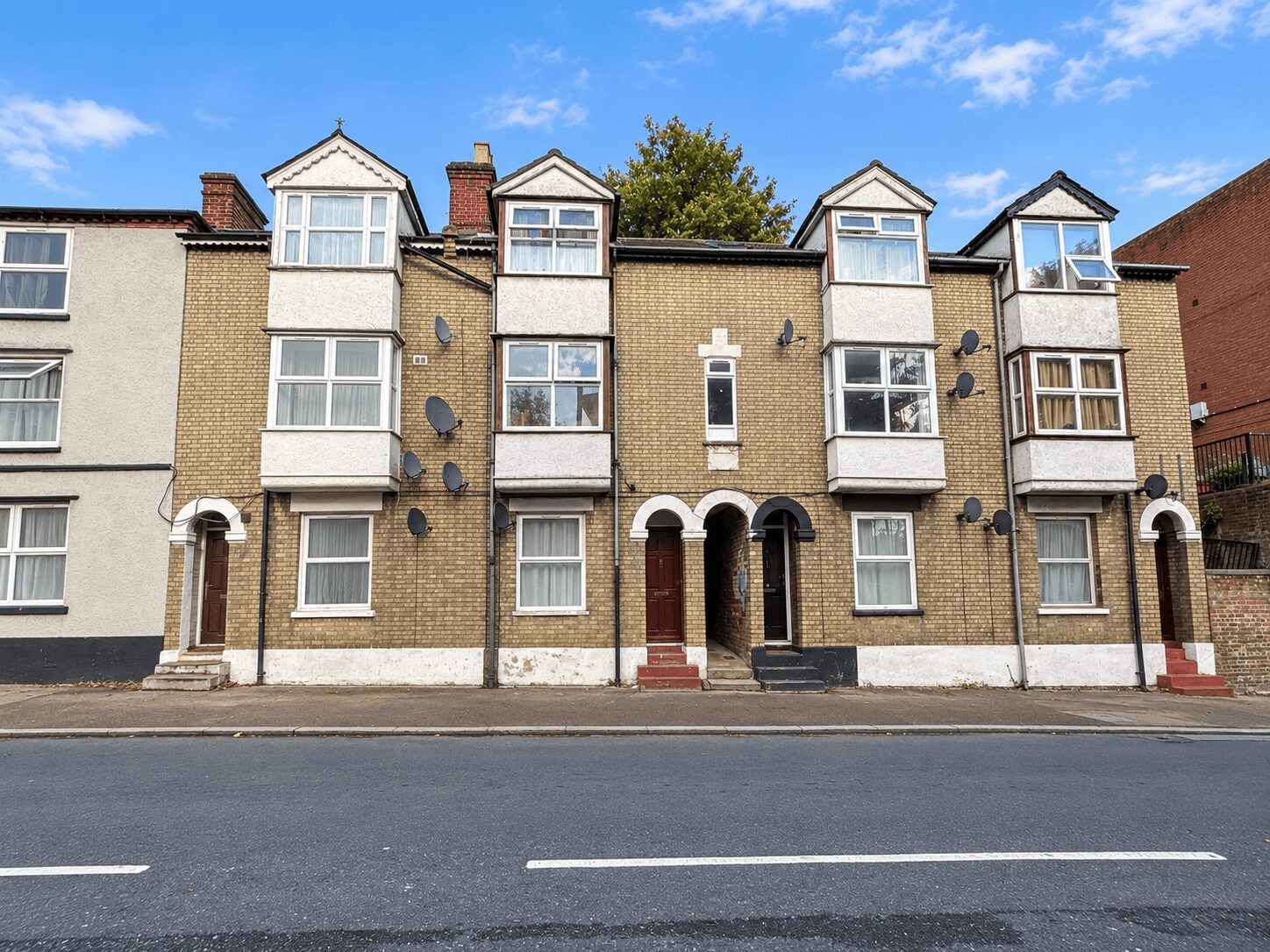Flat Bellfield Road West in High Wycombe
