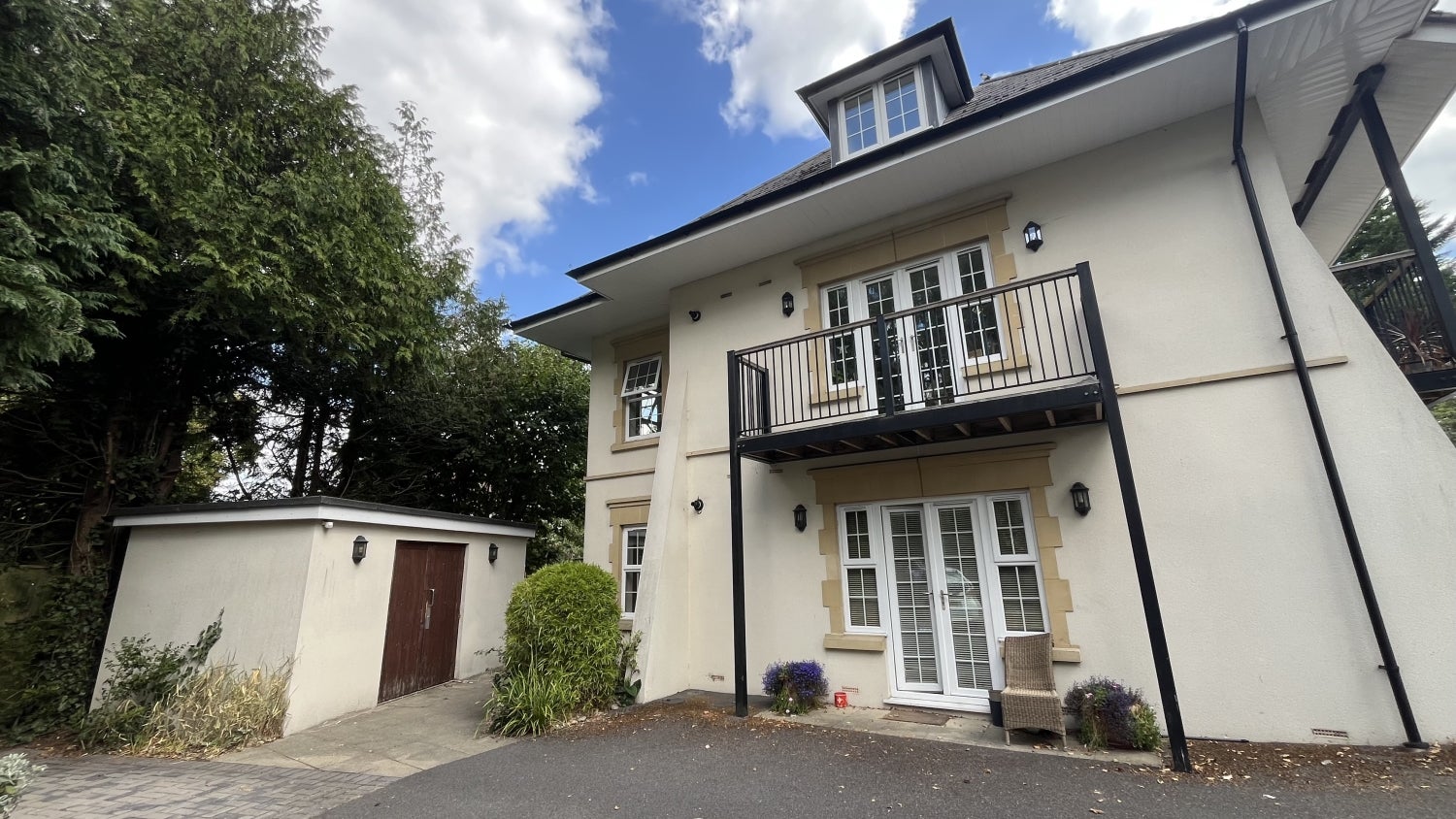 Flat Stirling Road in Bournemouth