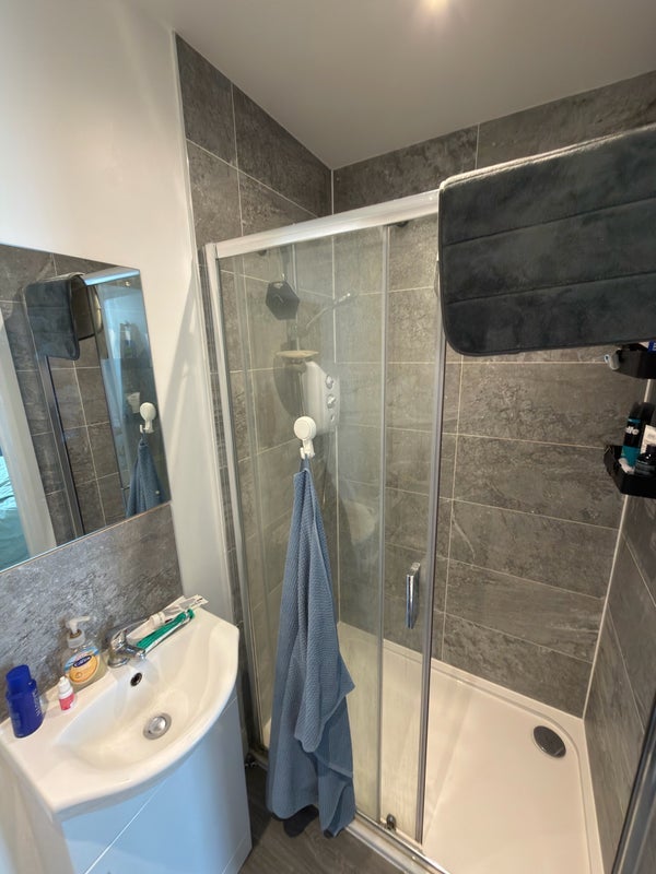 Room Fentiman Road in Greater London
