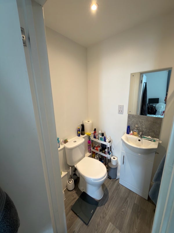 Room Fentiman Road in Greater London
