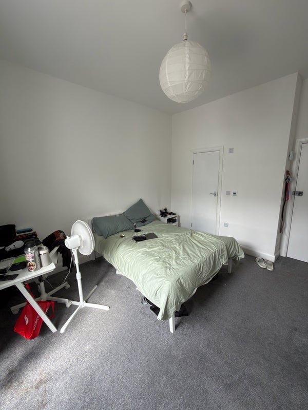 Room Fentiman Road in Greater London