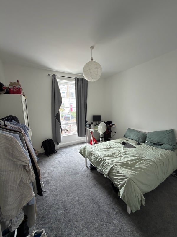 Room Fentiman Road in Greater London