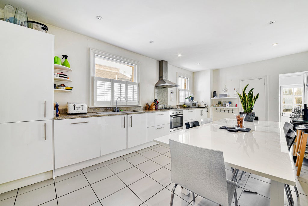Flat Bodmin Street in Greater London