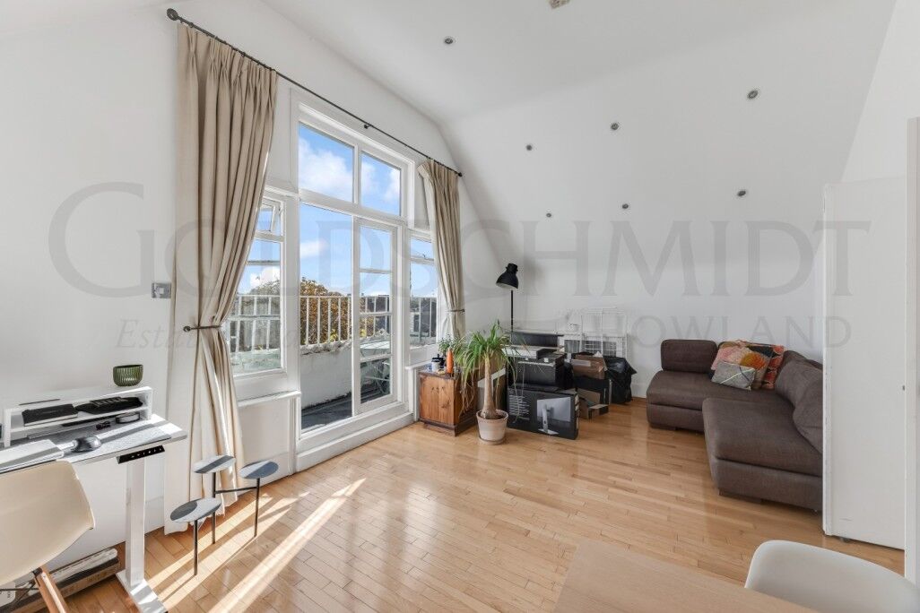 Flat Greencroft Gardens in Greater London