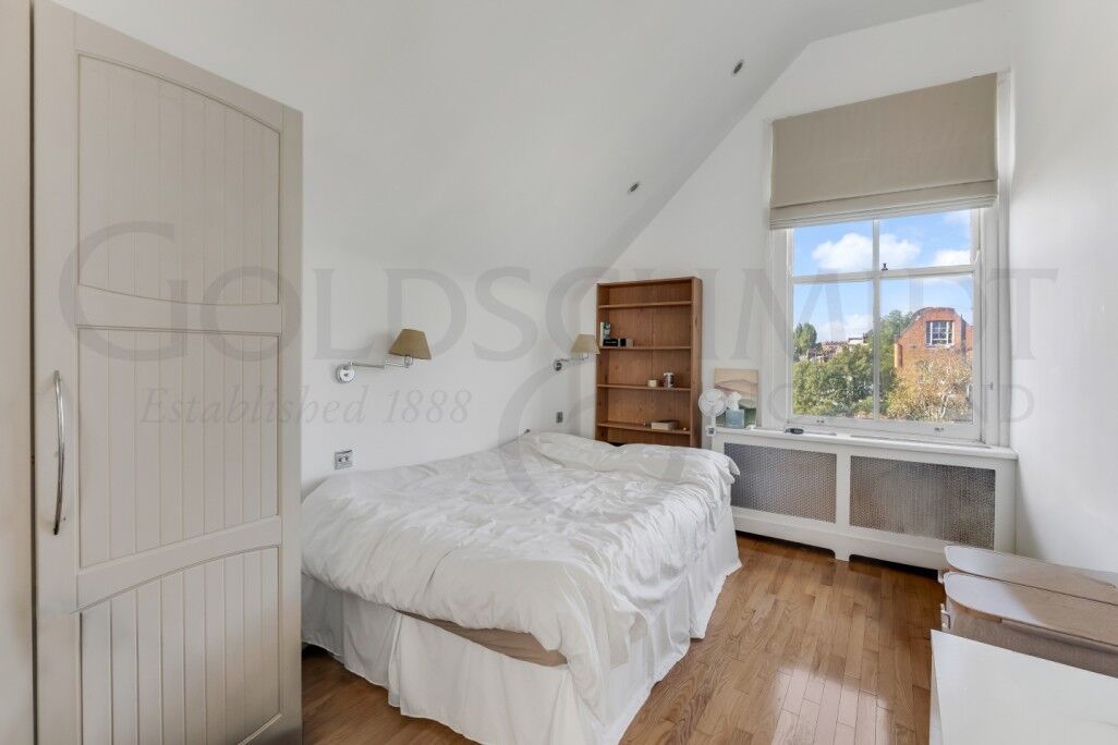 Flat Greencroft Gardens in Greater London
