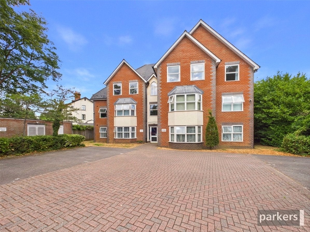 Flat Erleigh Road in Reading