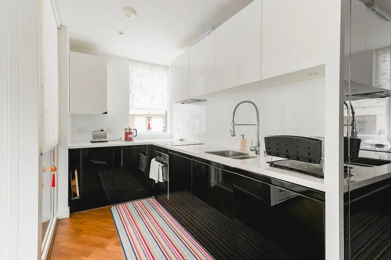 Room Terry Spinks Place in Greater London