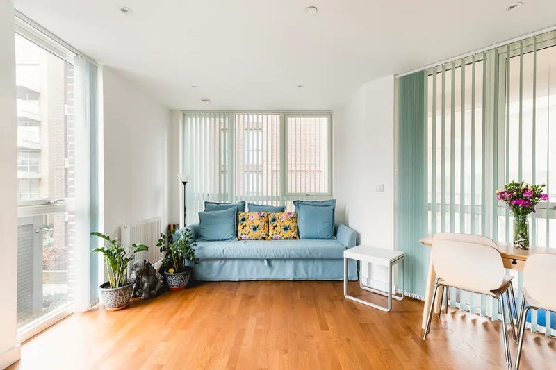 Room Terry Spinks Place in Greater London