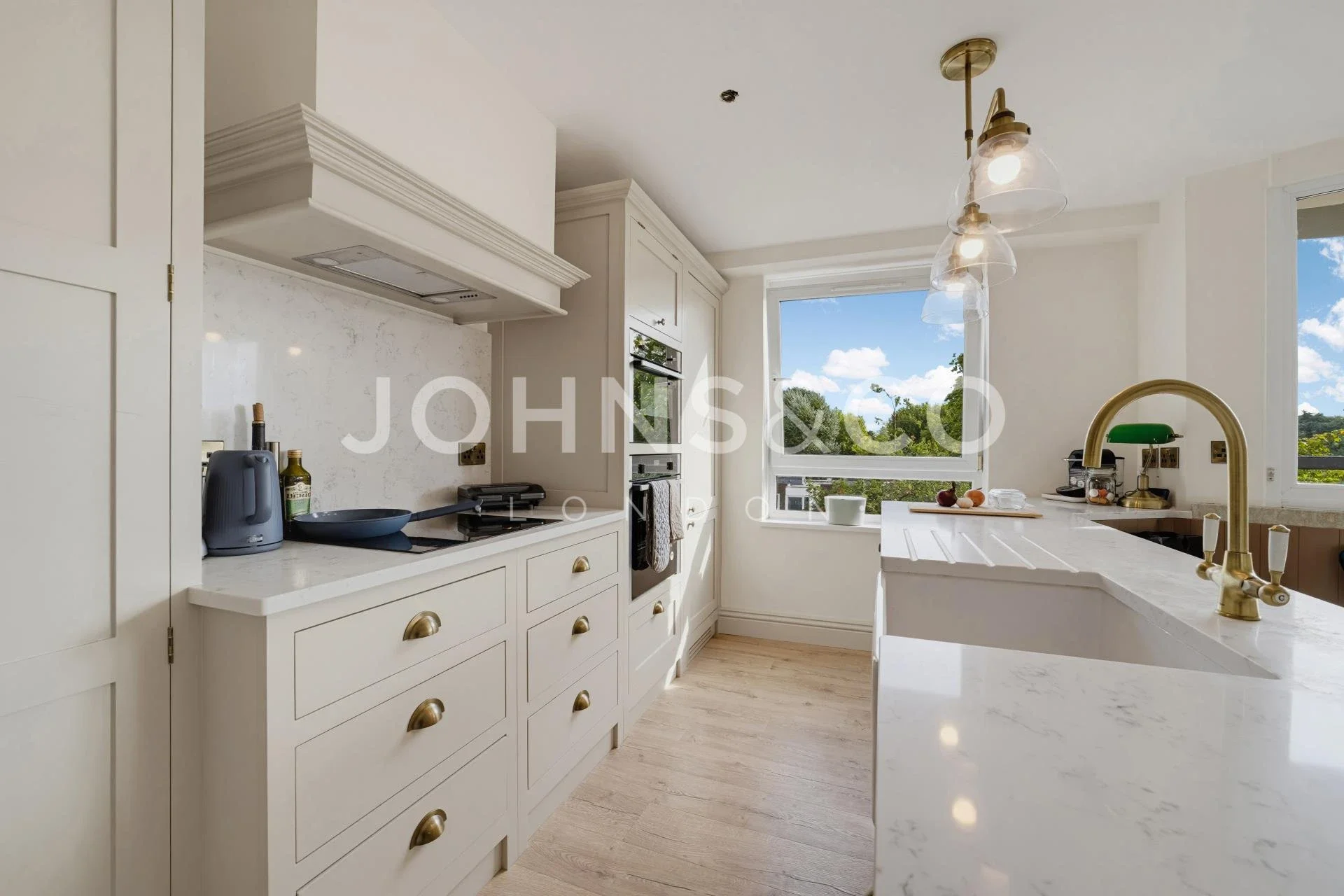 Flat Augustus Close in Greater London