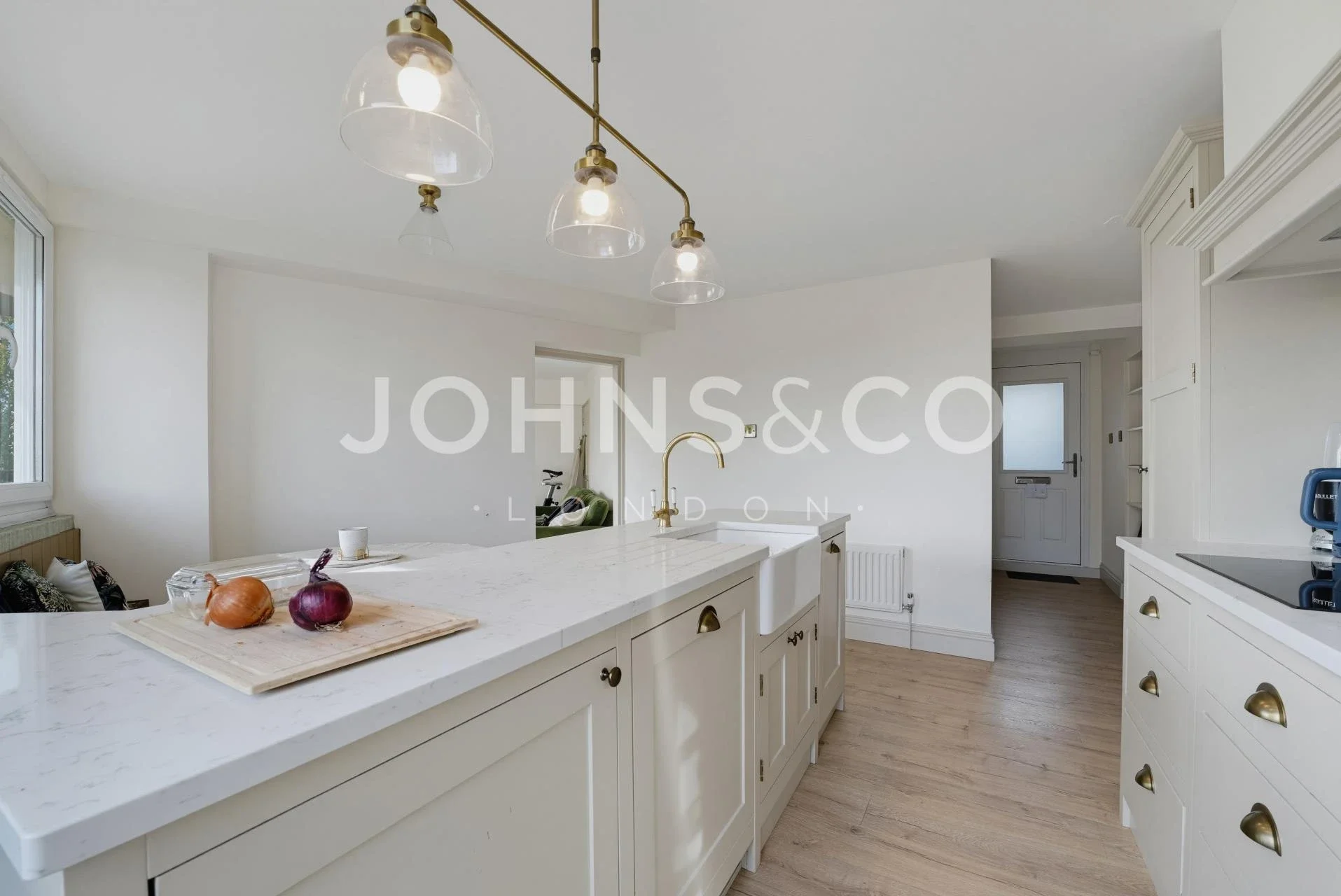 Flat Augustus Close in Greater London
