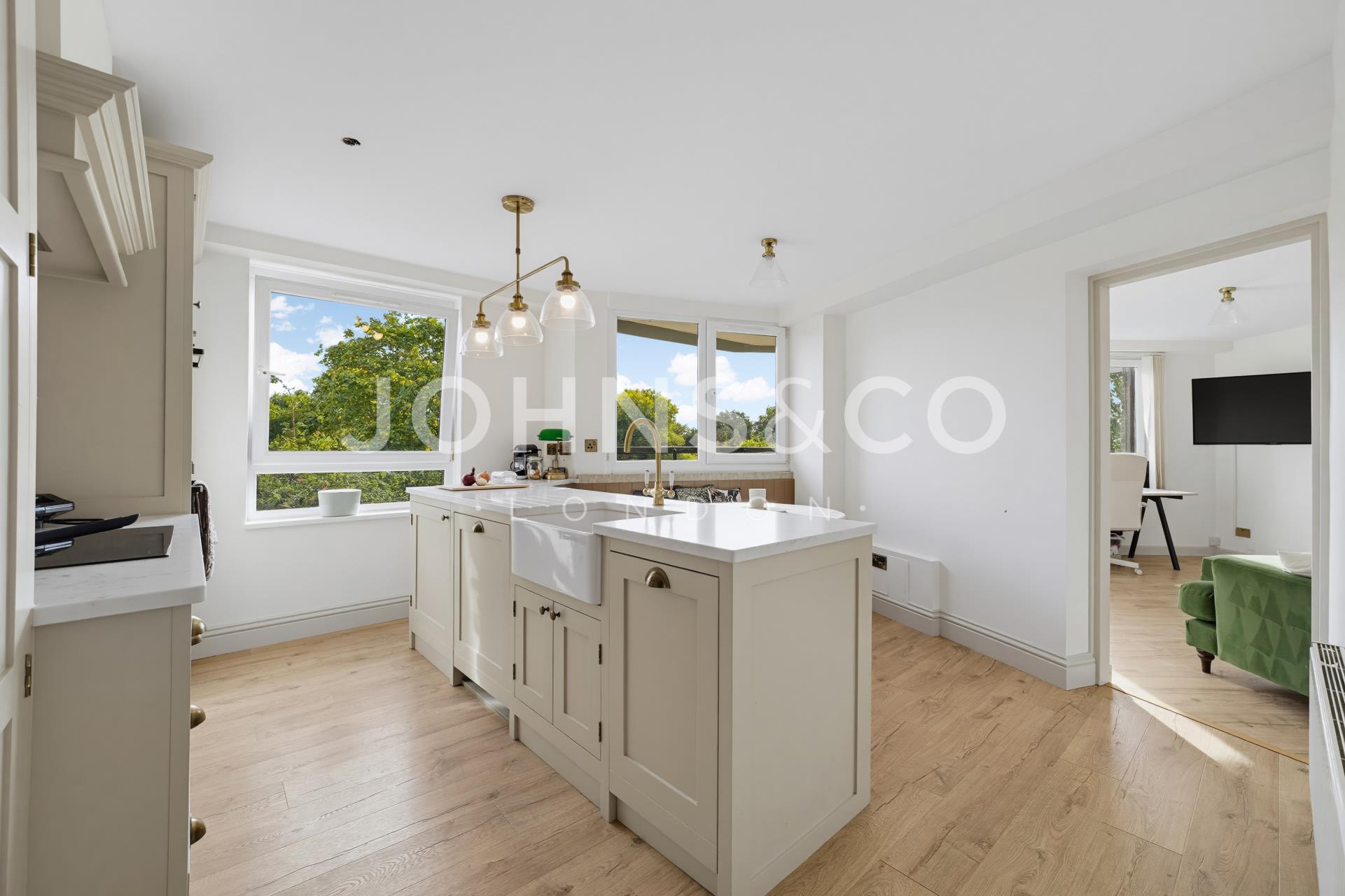 Flat Augustus Close in Greater London