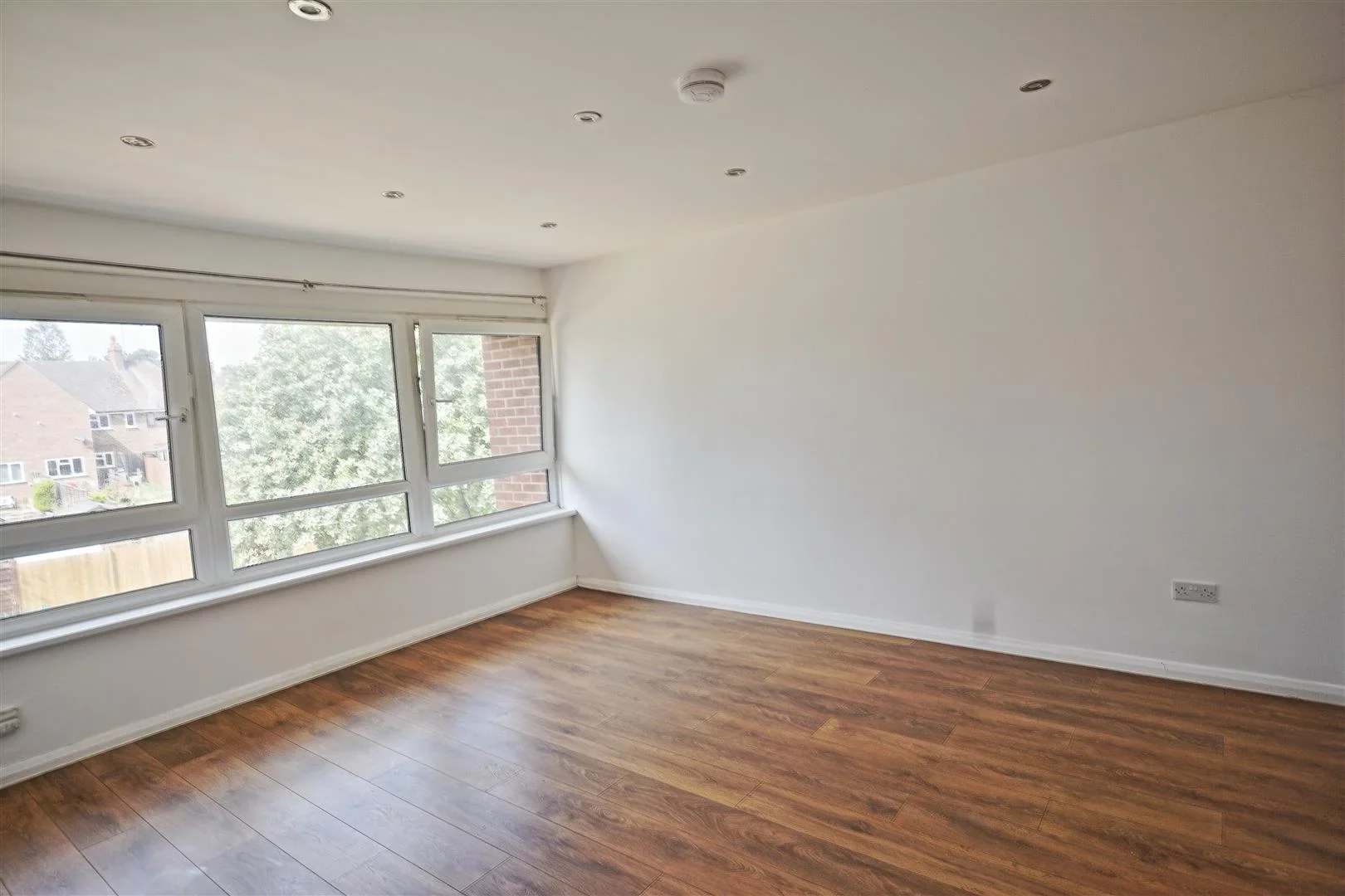 Flat Drayton Walk in Northampton