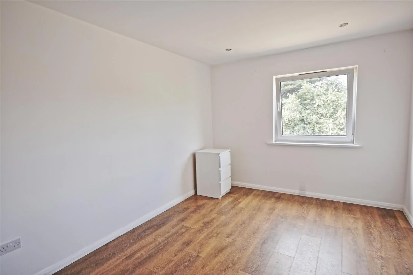 Flat Drayton Walk in Northampton