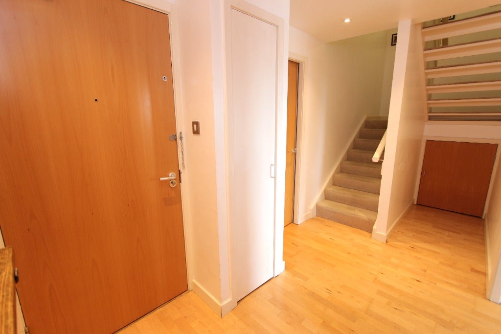 Flat Sandport Way in City of Edinburgh