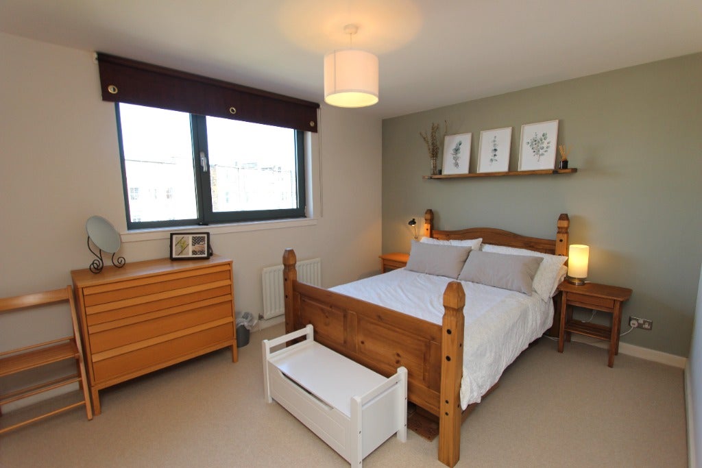 Flat Sandport Way in City of Edinburgh