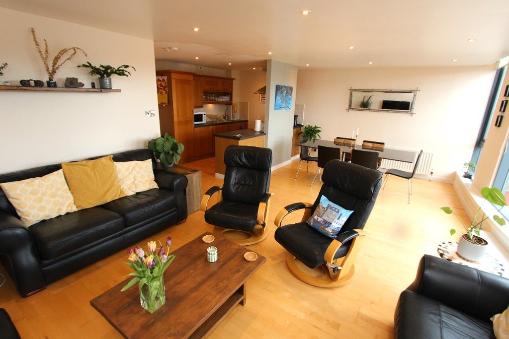 Flat Sandport Way in City of Edinburgh
