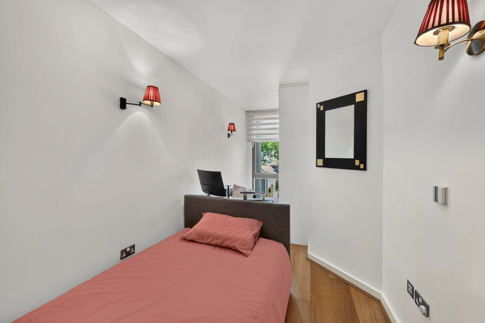 Flat Annandale Road in Greater London