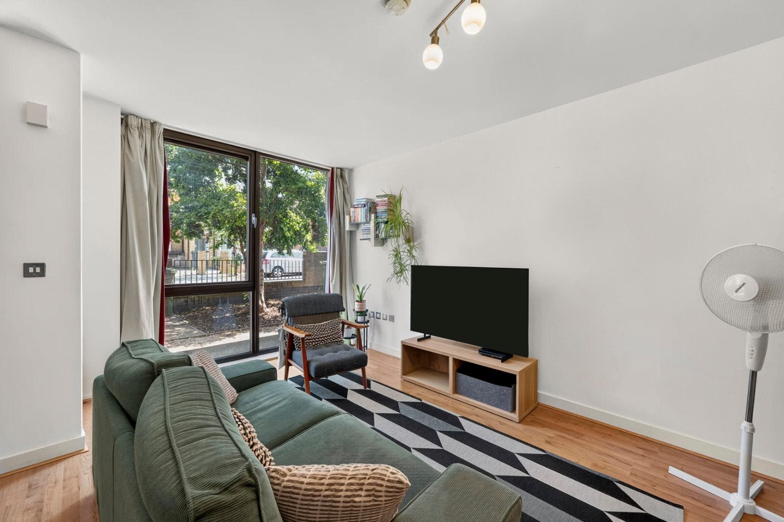 Flat Annandale Road in Greater London